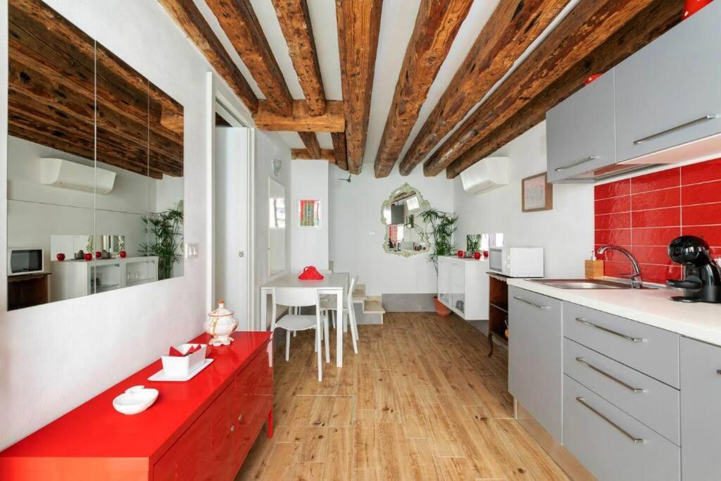 Ca 3 Leoni - Romantic House In The Heart Of Venesia Bagian luar foto