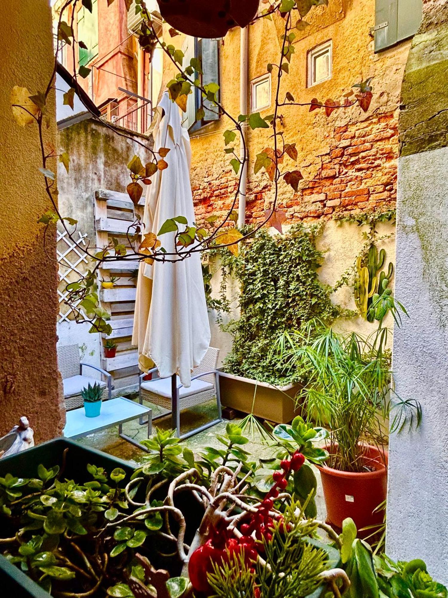 Ca 3 Leoni - Romantic House In The Heart Of Venesia Bagian luar foto